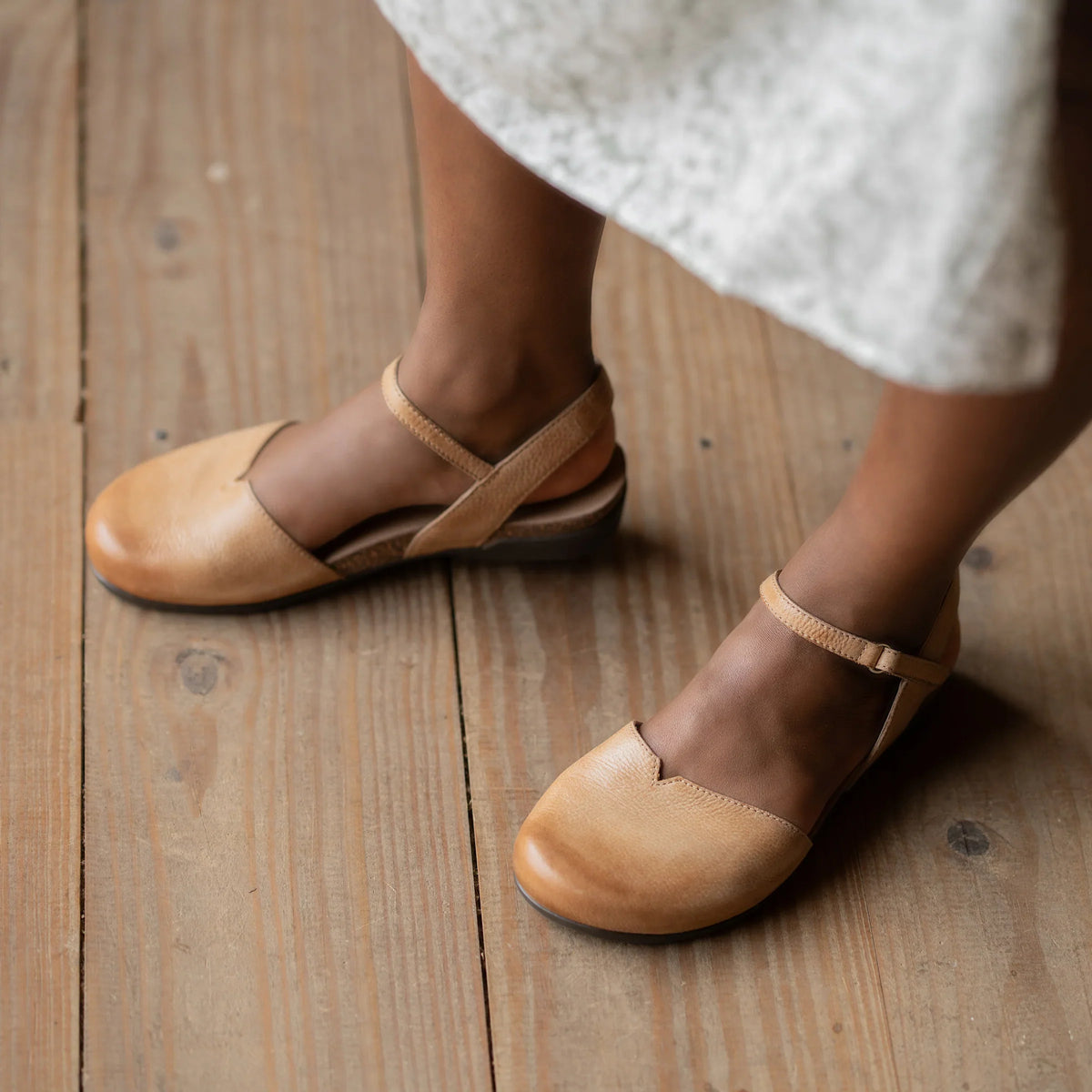 Rowan Wide Honey Distressed